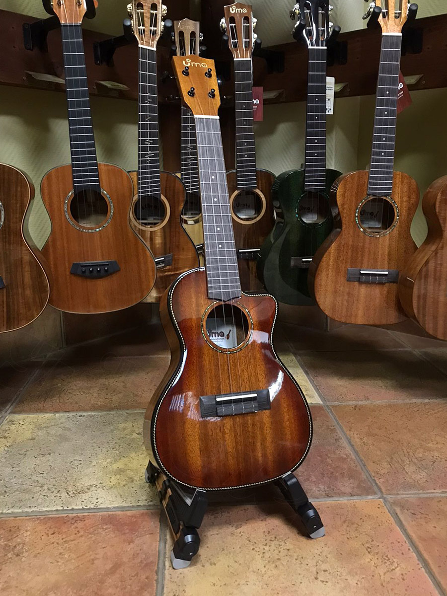 Укулеле Концерт UMA UK-17SC-EQ с электроникой и чехлом в комплекте